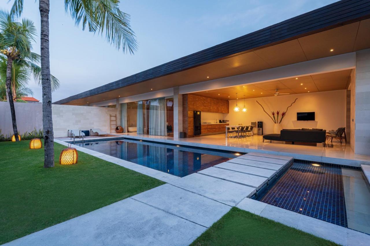 One Eleven Villa Seminyak Exteriör bild