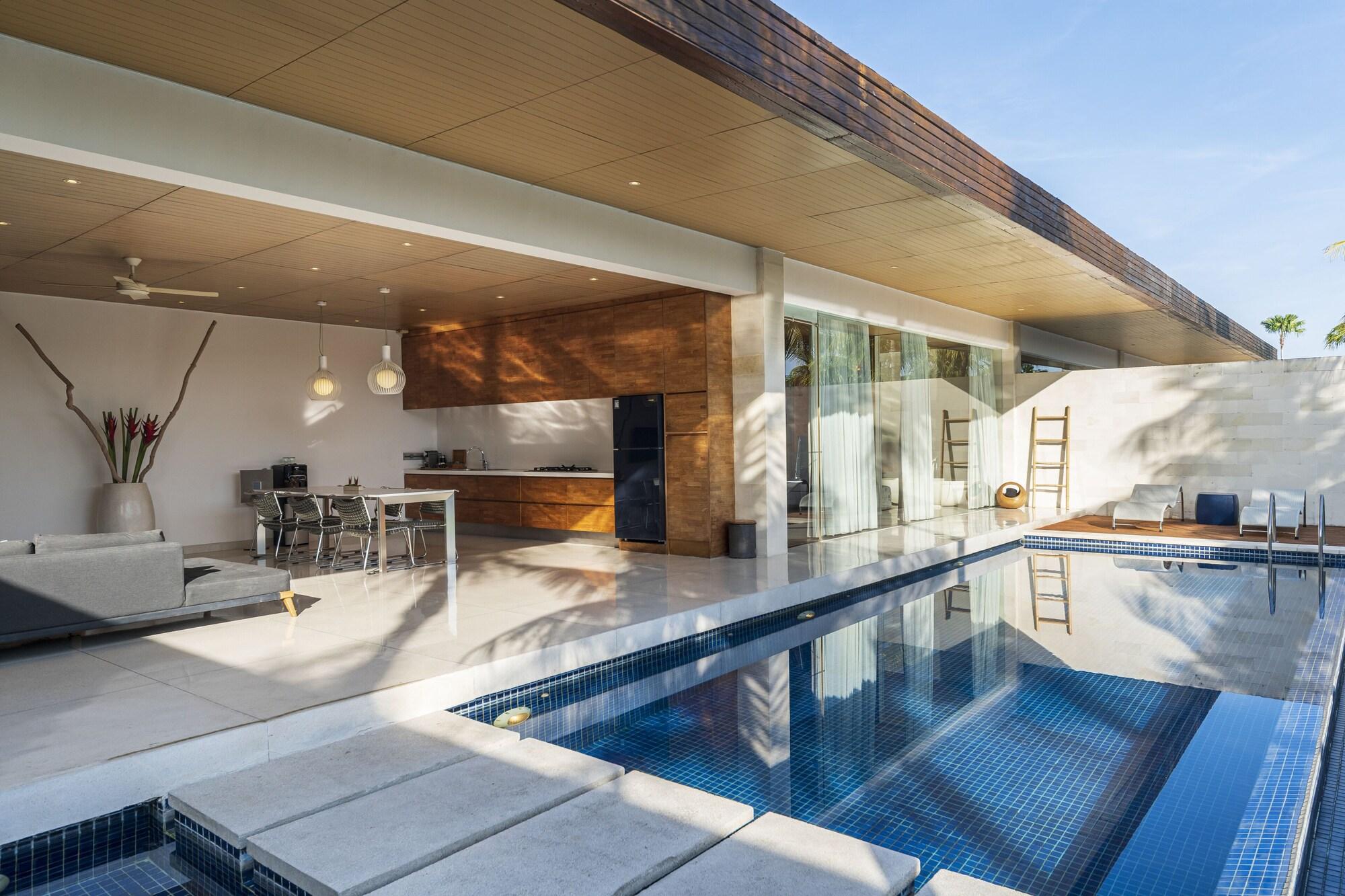 One Eleven Villa Seminyak Exteriör bild